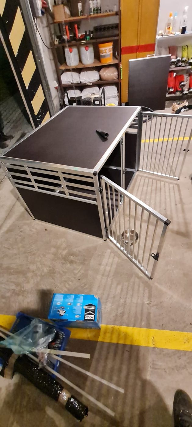 Klatka MATEOBOX z górną przestrzenią na akcesoria